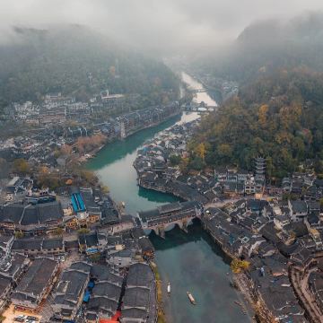 凤凰古城+矮寨大桥+怀化大峡谷+黔阳古城4日3晚私家团