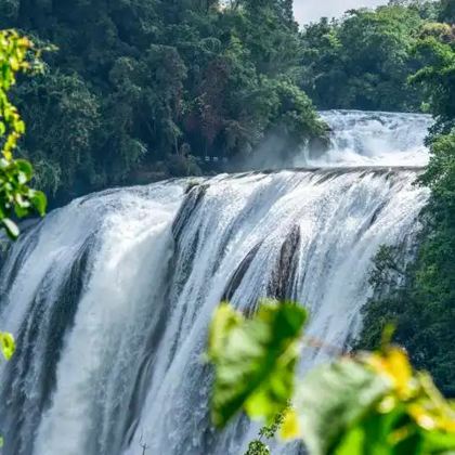 黄果树景区+荔波小七孔景区+西江千户苗寨+镇远古城+梵净山+织金洞5日4晚跟团游
