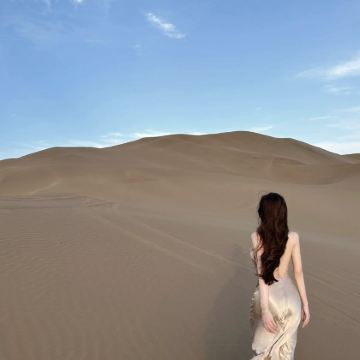 青海湖+茶卡盐湖+察尔汗盐湖+黑独山+莫高窟+鸣沙山月牙泉+张掖七彩丹霞旅游景区8日7晚拼小团