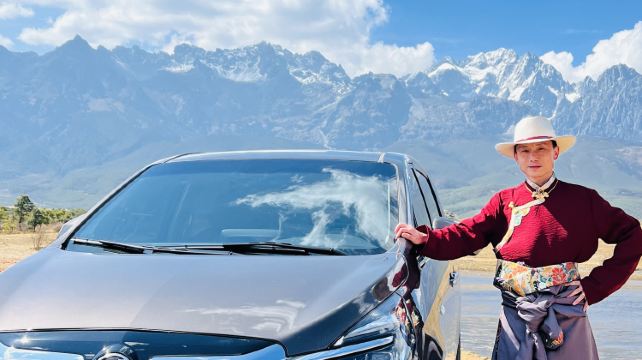 6-Day Yunnan Tour from Lijiang· Dali, Shangri-La, Tiger Leaping Gorge, Pudacuo National Forest Park, Songzanlin Temple, Jade Dragon Snow Mountain