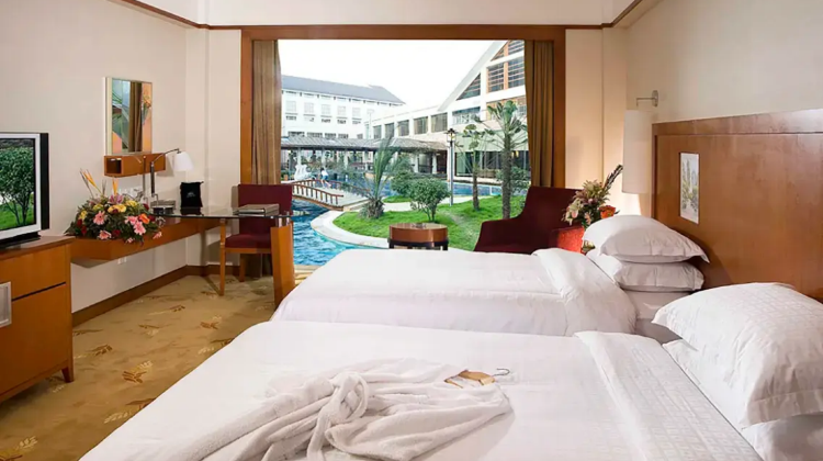 4-day 3-night · Private Tour · Zhangjiajie + Tianmen Mountain + Zhangjiajie National Forest Park + Furong Town + Fenghuang Ancient Town