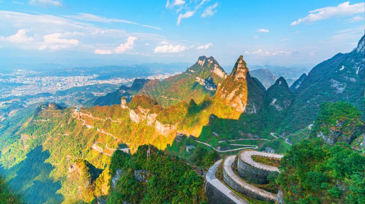 6-Day Golden Autumn Hunan: Changsha, Tianmen Mountain, Zhangjiajie, Fenghuang Ancient Town, Furong Town