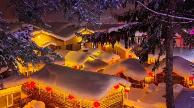 5-Day Northern Utopia Snow Adventure Harbin Private Tour·Songhua River, Central Street, China Harbin Ice And Snow World, Siberia Tiger Park and Yabuli Ski Resort