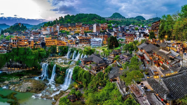 6-Day Scenic Hunan Group Tour·Zhangjiajie National Park, Glass Bridge & Tianmen Highlights