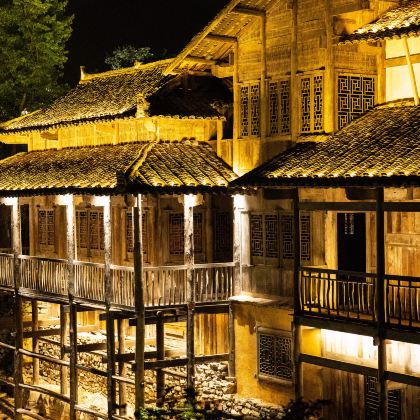 贵阳+黄果树景区+西江千户苗寨+荔波小七孔景区4日3晚跟团游