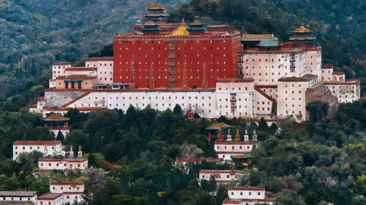7D6N · Private Tours · Beijing, Chengde & Ulan Butong Grassland  Discover Imperial Heritage, Majestic Great Wall, Charming Water Town and Vast Grassland in One Unforgettable Journey