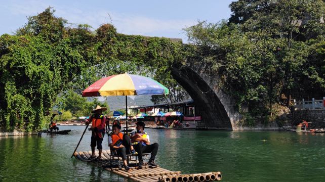 9-Day Guangxi and Guizhou Highlights Private Tour·Guilin, Yangshuo, Guiyang, Anshun, Kaili, Zhenyuan and Tongren丨Li River Cruise, Elephant Trunk Hill, Miao Village and Mount Fanjing
