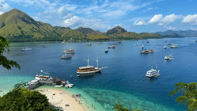 印度尼西亚巴厘岛+科莫多+布罗莫火山9日8晚·帕达尔岛+科莫多龙+粉红沙滩+卡娜瓦浮潜(看魔鬼鱼)+月牙滩+布罗莫火山+佩妮达岛+罗威纳追海豚+Alas秋千俱乐部+悬崖公路+情人崖+malini餐厅