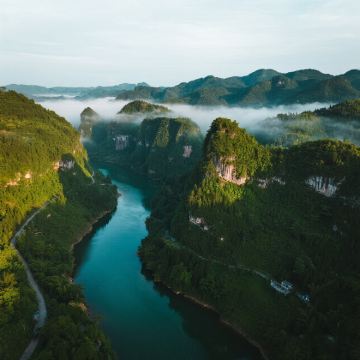 贵州黄果树景区+乌蒙大草原+马岭河峡谷景区+万峰林景区4日3晚私家团