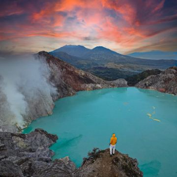泗水+布罗莫火山+伊真火山+赛武千层瀑布4日3晚跟团游