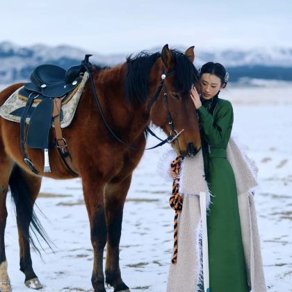 呼和浩特+响沙湾+辉腾锡勒草原+乌兰哈达火山地质公园5日4晚私家团