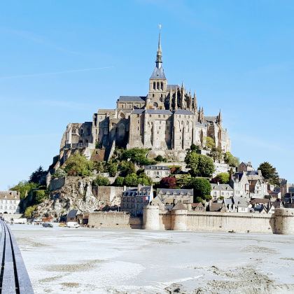 法国8日7晚私家团