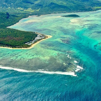 毛里求斯+布拉班特山+自然桥+蓝湾+海豚湾8日7晚拼小团