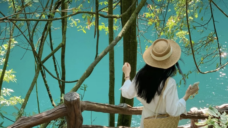 恩施市5日4晚私家团·您的旅行您做主| 景交全含0自费（司机不收一分钱） | 山海泾 | 摆渡船票『屏山峡谷+梭布娅+地心谷』专属司机随走随玩>酒店免押金入住| 行程微管家+专车司机1对1专属服务，车型任选升级| 不起早