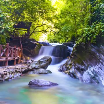 铜仁+梵净山+亚木飞瀑+九龙洞+碧江天生桥景区3日2晚私家团