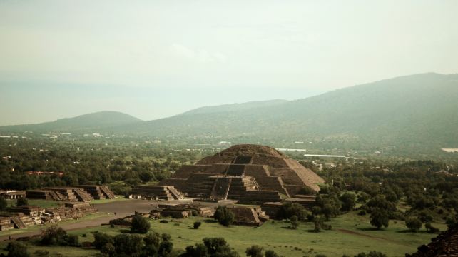 <10天>【16人團 · 墨西哥城+坎昆環線遊】墨城進坎昆出+優選型坎昆沙灘全包酒店+含內陸段機票·奇琴伊察+粉紅湖+女人島珊瑚礁浮潛+圖倫古城+日月金字塔+日月金字塔+牛油果醬手作體驗+坎昆1日自由行