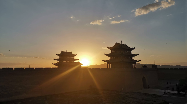 兰州+张掖+嘉峪关+敦煌6日5晚拼小团携程自营