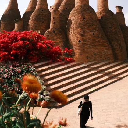 昆明+东川红土地+罗平+坝美世外桃源景区+普者黑景区+河口+蒙自+元阳+建水+弥勒9日8晚拼小团