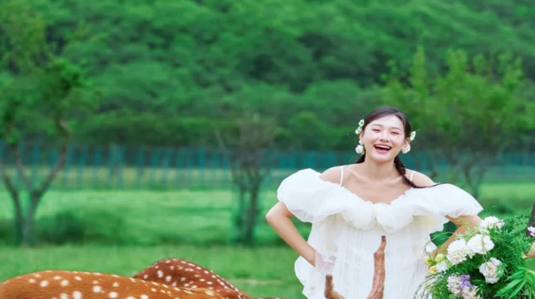 神农架5日4晚私家团·暑假亲子游#平均温度23度/避暑圣地【自营·秘境神农】自营车队·私密安全『 在宜昌追三峡 G348醉美地质公路#媲美自驾游』<登原始秘境·邂逅金丝猴|大熊猫·板壁岩寻野人&仙境大九湖·亲喂梅花鹿>