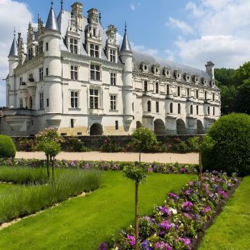 法国莫奈花园+翁弗勒尔+奥马哈海滩+圣米歇尔山+香波堡+舍农索城堡6日5晚自由行