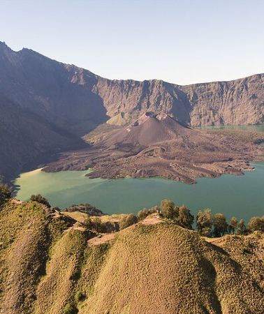 3D2N • 3 Days Tour in Mount Rinjani Summit with Lake Hiking