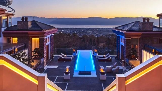 5-Day China Yunnan Secret Land Private Tour from Kunming·Dali and Lijiang丨Stone Forest Scenic Area, Erhai Lake, Yulong Snow Mountain and Blue Moon Valley