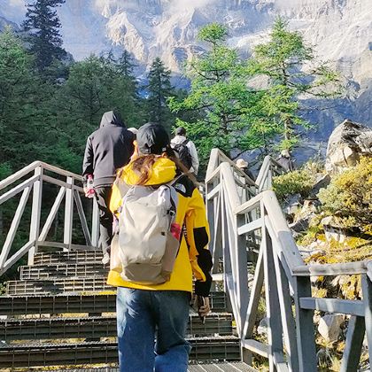 稻城亚丁+四姑娘山8日7晚拼小团