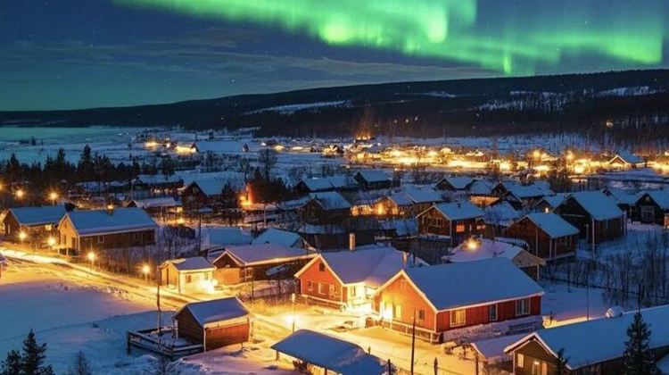 3-Day Mini group tour to Mohe , Arctic Village. Watch auroras, meet reindeer , try boiling water freezing.