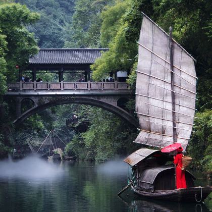 武汉+黄鹤楼+两坝一峡+三峡人家5日4晚跟团游