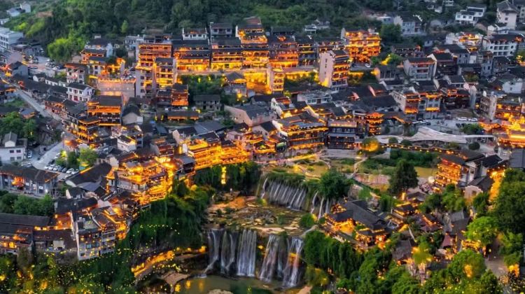 6-day 5-night · Private Tour · Tianmen Mountain National Forest Park + Zhangjiajie National Forest Park + Furong Town + Fenghuang Ancient Town + Zhangjiajie Grand Canyon + The Yellow Dragon Cave