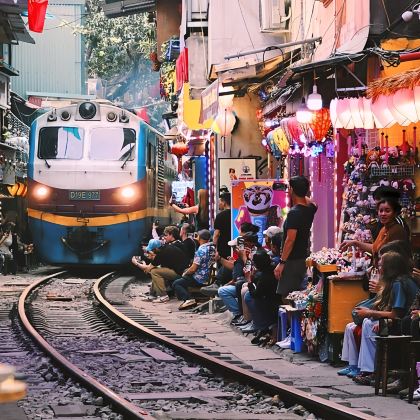 广西南宁+德天瀑布+通灵峡谷+巴马+越南河内+下龙湾+北海+涠洲岛11日10晚跟团游