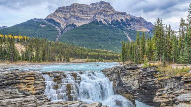 5-Day Canadian Rockies Scenic Slow Travel Tour from Calgary·Slow Train Journey with Complimentary National Park Pass, VIA Rail & Bus, Featuring Three Iconic Lakes and the Columbia Icefield