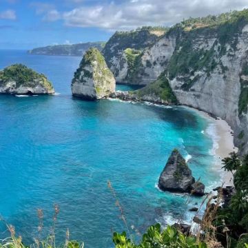 泗水+巴厘岛+布罗莫火山+赛武千层瀑布7日6晚跟团游