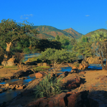 纳米比亚温得和克+纳米布沙漠+鲸湾港+Spitzkoppe+颓废方丹+埃普帕瀑布+埃托沙国家公园11日9晚私家团