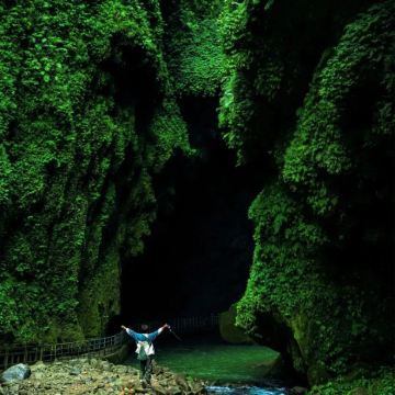 广西南宁+德天瀑布+北海+桂林+漓江风景名胜区+阳朔+龙脊梯田7日6晚跟团游