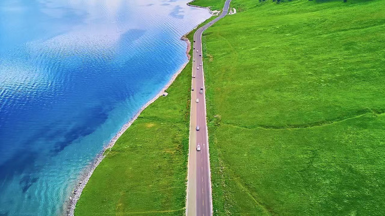 中国新疆北疆+伊犁+喀纳斯景区+禾木风景区+那拉提草原10日9晚私家团·咨询客服享优惠<喀伊10日>三景区住宿&草原野奢营地；双网红公路（独库/阿禾公路*开放期）；含门票省心游；好司机带队&喀伊联线