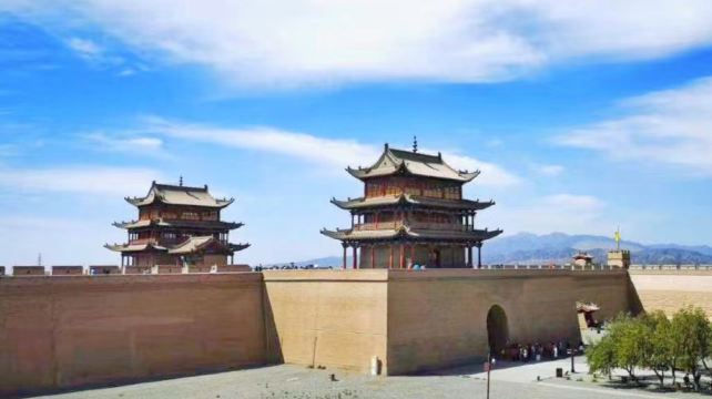 9-Day China Classic Silk Road Adventure Private Tour from Urumqi·Xinjiang, Dunhuang, Zhangye and Xining丨Mogao Caves, Colorful Danxia and Chaka Salt Lake