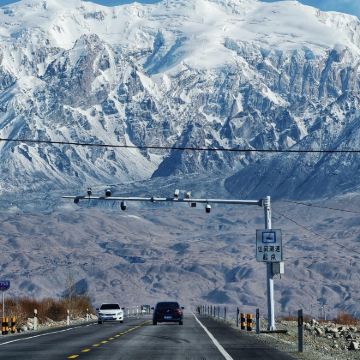 日喀则+阿里+珠峰大本营+冈仁波齐+古格王国遗址7日6晚跟团游