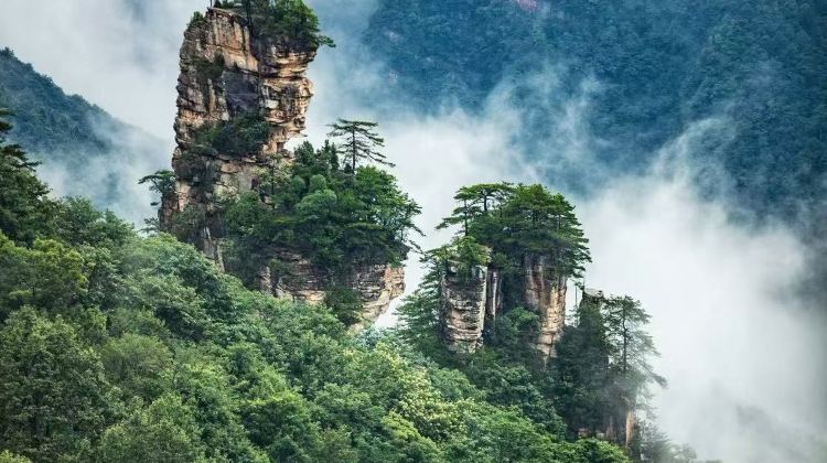 5-day 4-night · Private Tour · Zhangjiajie + Yuanjiajie Scenic Area + Zhangjiajie Grand Canyon + Charming Xiangxi Grand Theater + Tianmen Mountain National Forest Park + Changsha·  