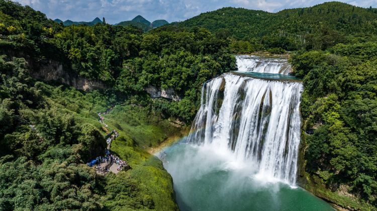 7-Day Guizhou Tour: Guiyang + Huangguoshu Scenic Area + Xijiang Qianhu Miao Village + Libo Seven Small Arches + Zhenyuan Ancient Town + Fanjingshan Mountain