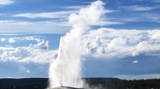 7-Day Yellowstone National Park Tour from Salt Lake City · Grand Teton National Park, Grand Canyon West Rim and Las Vegas