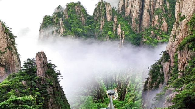 黄山风景区3日2晚跟团游·导游陪同上山 A线+1晚市区5钻+1晚住黄山山顶+赏雾凇云海+观日出+B线+2晚连住市区5钻