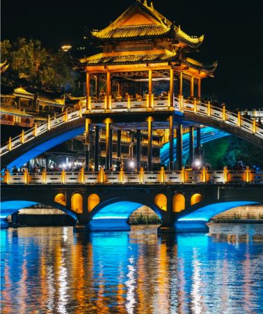 3天2晚 • 張家界+天門山+湘西+鳳凰縣3日2晚跟團遊·「楚韻翠微·20人純玩」鳳凰昇溫德姆&2+1航空巴士|三大5A核心景區|贈苗服換裝+鳳凰夜景