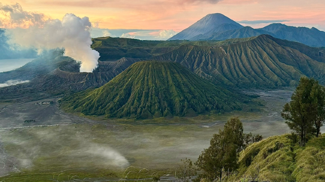 賽武千層瀑布+布羅莫火山+伊真火山+羅威納海灘+佩妮達島7日6晚跟團遊·印尼版+孤獨星球+推薦行程+佩妮達島（含精靈墜崖+破碎沙灘+天神浴池+海上浮潛）+情人崖+神鷹廣場+懸崖公路+Malini懸崖餐廳+2人起訂純玩0購物