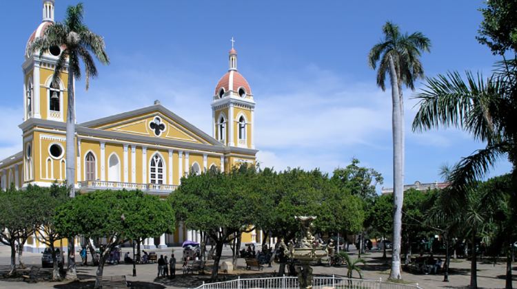 17-Day Basic Central America Tour from Antigua Guatemala to San José · Copán, Suchitoto, León, Granada, Monteverde and La Fortuna