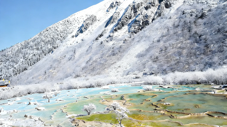 5-D Western Sichuan Private Tours: Chengdu, Jiuzhaigou, Huanglong National Scenic Area, Mount Siguniang, Bipenggou, Sanxingdui Museum·  