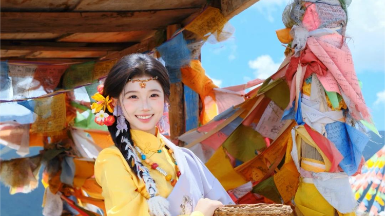 【走入风花雪月|云南昆明+大理+丽江+香格里拉+玉龙雪山8日游私家团】·夏无酷暑+菌香四溢+暑期早鸟购+至高+1000/单+叠加牛角帽/民族披肩+行程可定制+舒适版+升级2晚海景房+土司宴+享+双旅拍+双演出+双体验+赠+雪山单程小火车