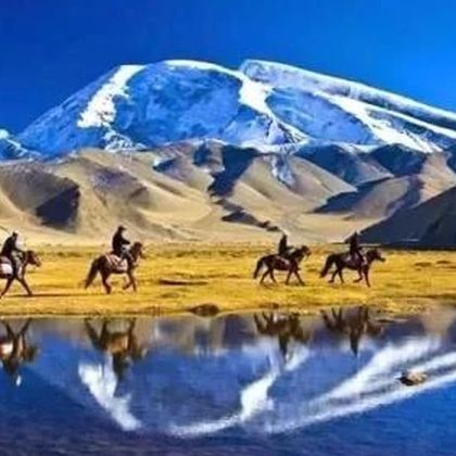新疆乌鲁木齐+南疆+塔克拉玛干沙漠+喀什市+帕米尔高原10日9晚自由行