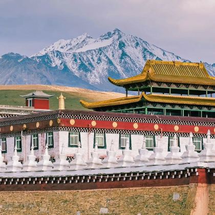 成都+四姑娘山+鱼子西+墨石公园景区4日3晚私家团