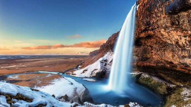 <6天>【探索秘境 | 冰岛精华之旅】8人小团·塞里雅兰瀑布+斯科加瀑布+飞机残骸+黄金圈+雷克雅未克自由活动+可选蓝冰洞探索/蓝湖温泉/追极光活动/出海观鲸/斯奈山半岛一日游(4人成团)